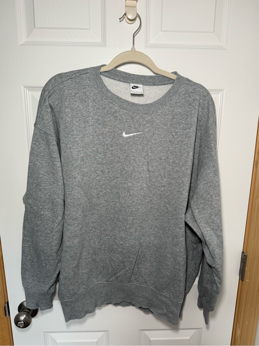 Nike Gray Club Fleece Crewneck Sweatshirt Embroidered Swoosh Size M